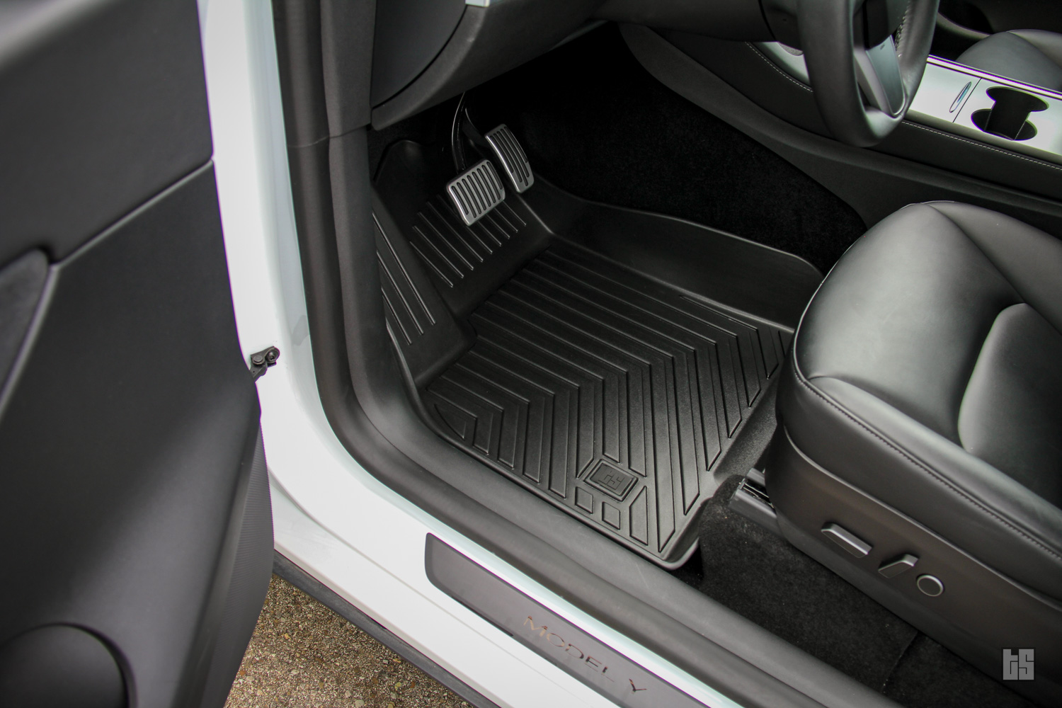 Model Y floor mats driver 