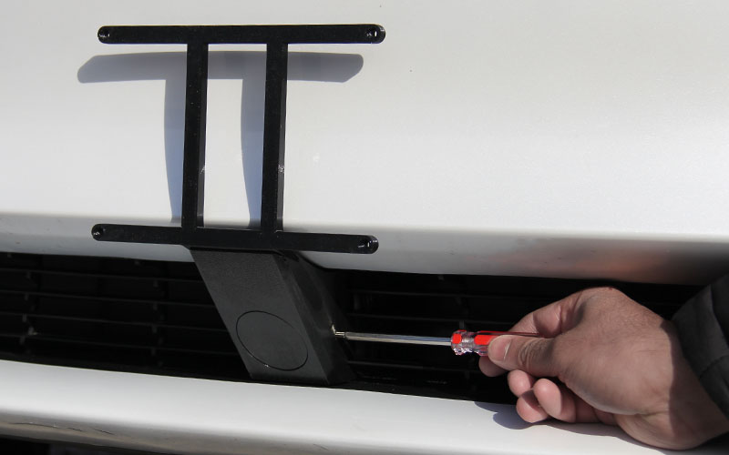 model-3-front-grill-licence-plate-quick-remove