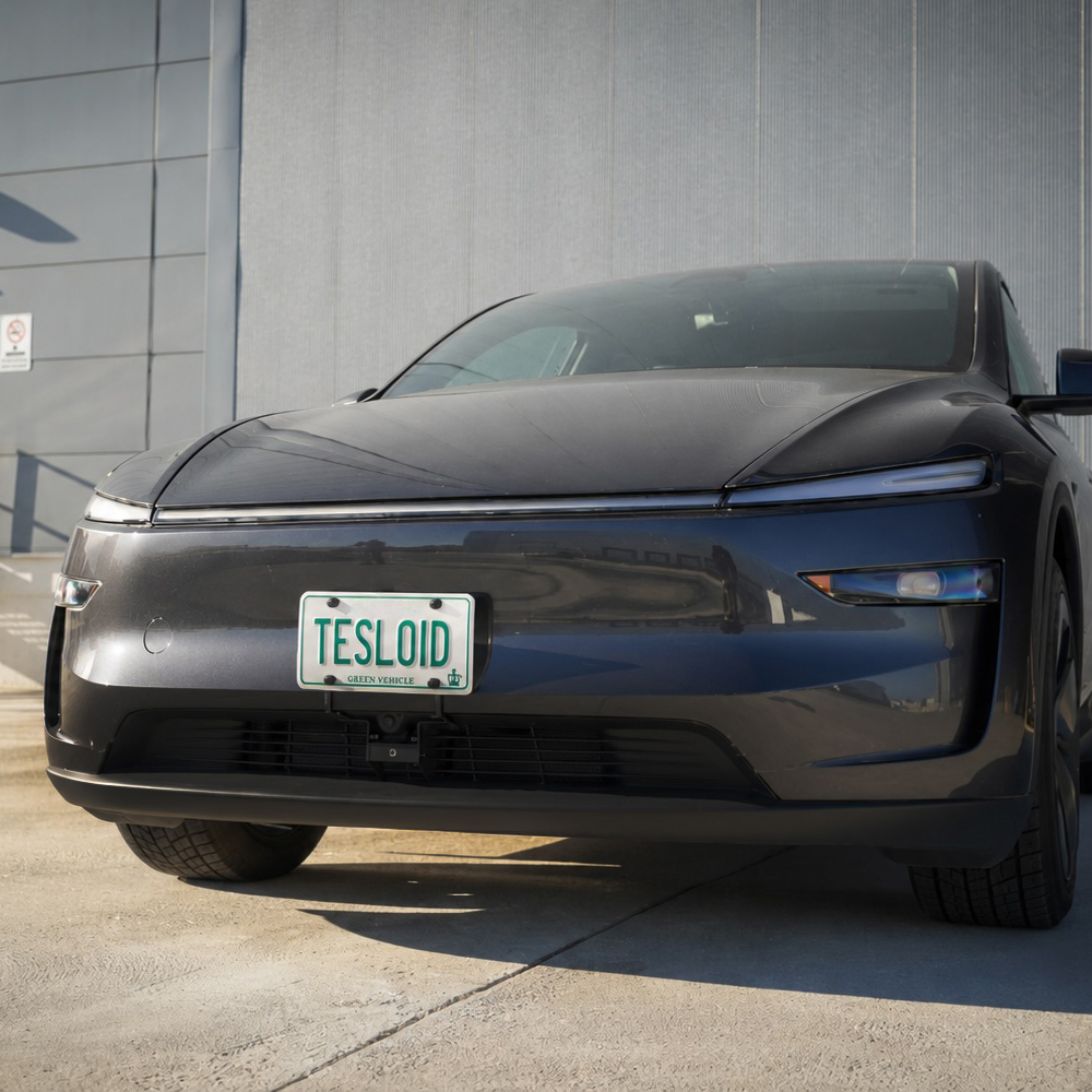 Removable front licence plate for model Y