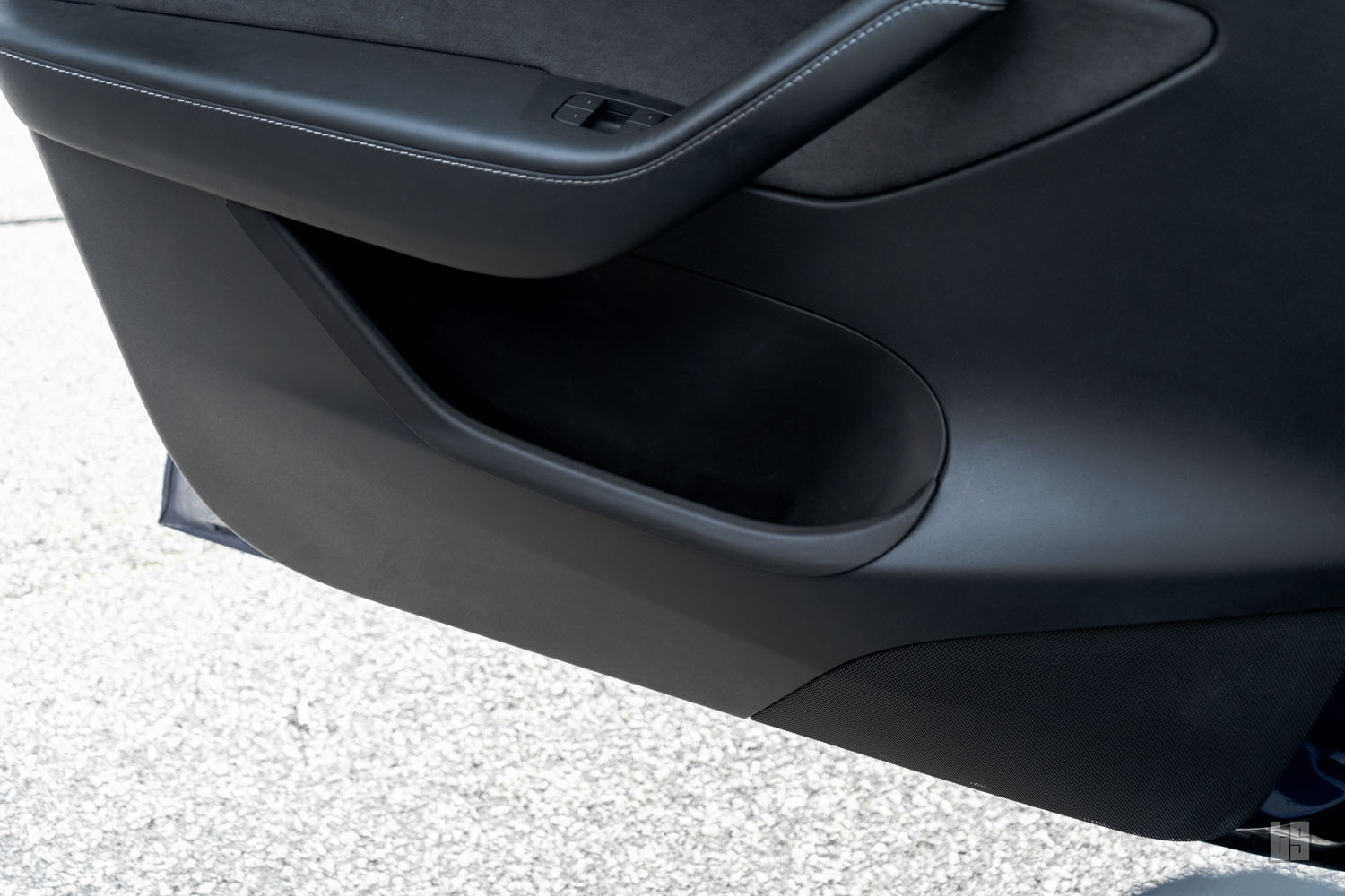 Model y drive side door liner insert