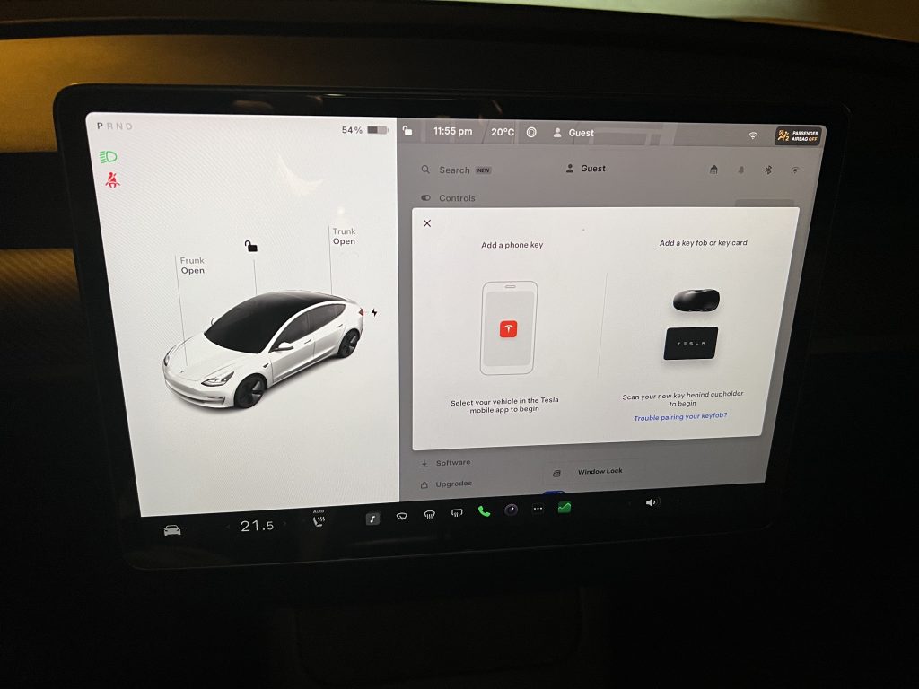 Touchscreen inside a Tesla displaying steps on how to link a driver profile to a key