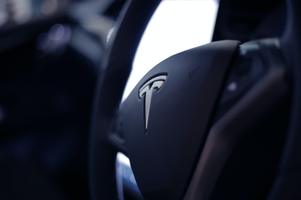 Tesla model deals 3 steering mode