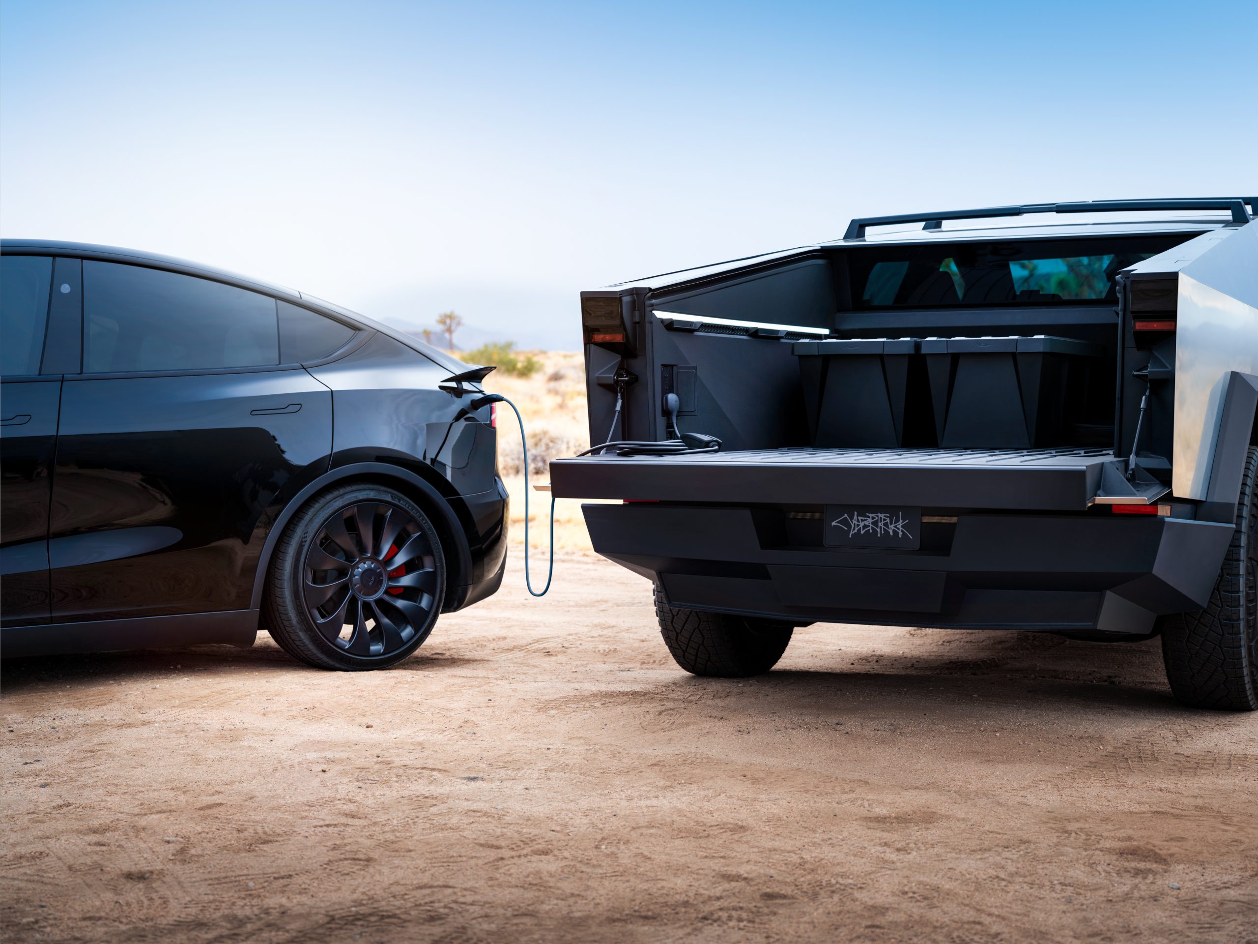 Tesla Cybertruck Using the Powershare Feature.