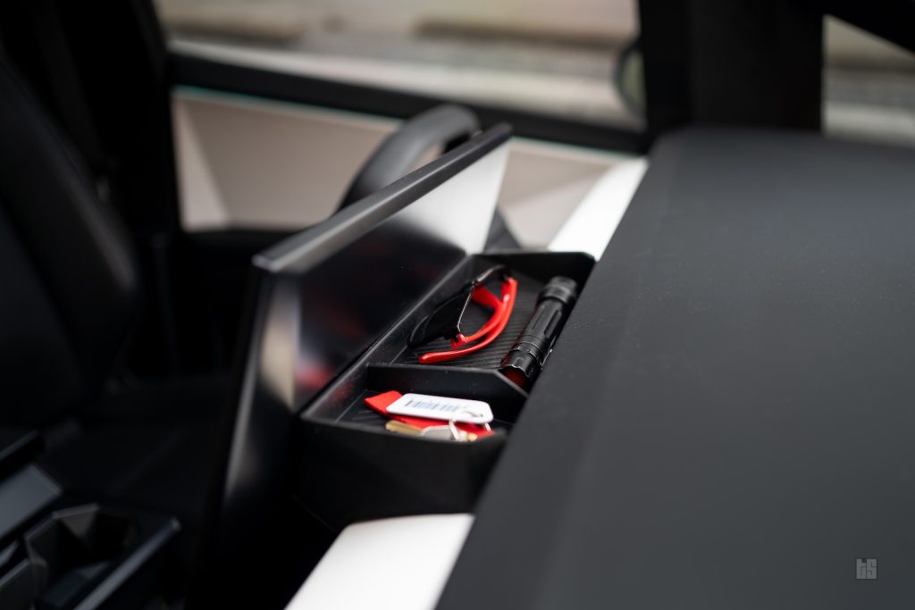 Cybertruck Behind Screen Organizer Tray