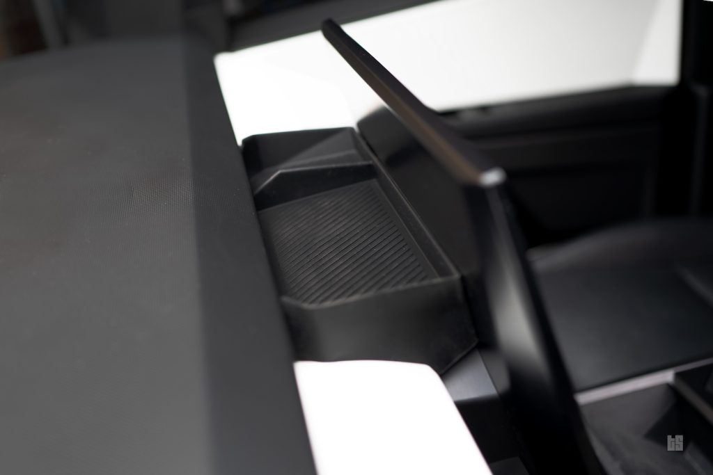 Cybertruck Behind Screen Organizer Tray