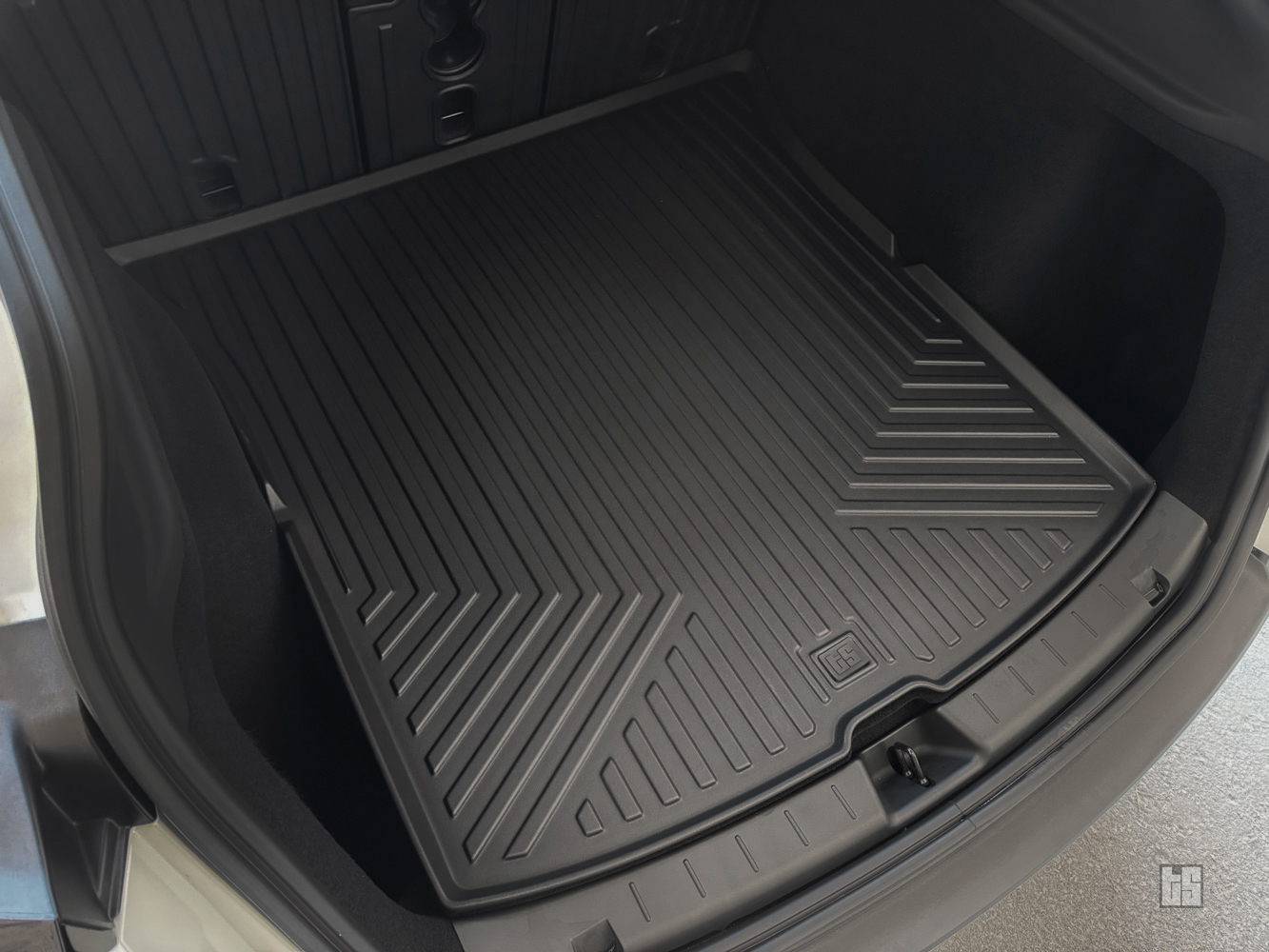 Model 3 passenger side door liner insert