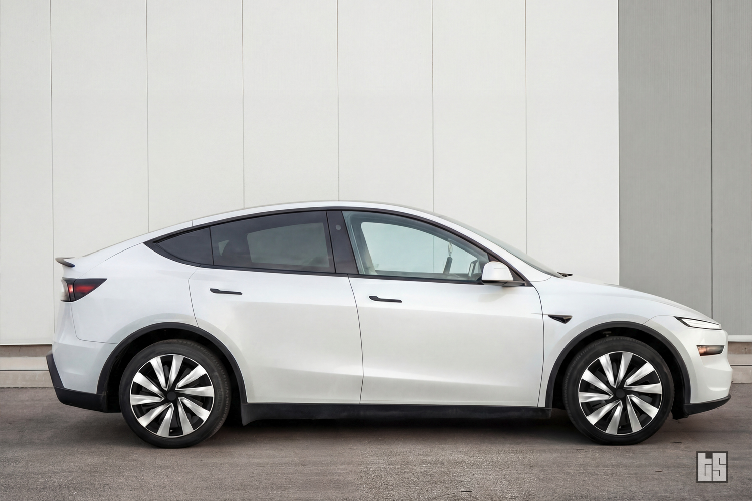 Tesla Model Y Juniper Wheel Cover Tesla Model Y Juniper Wheel Cover