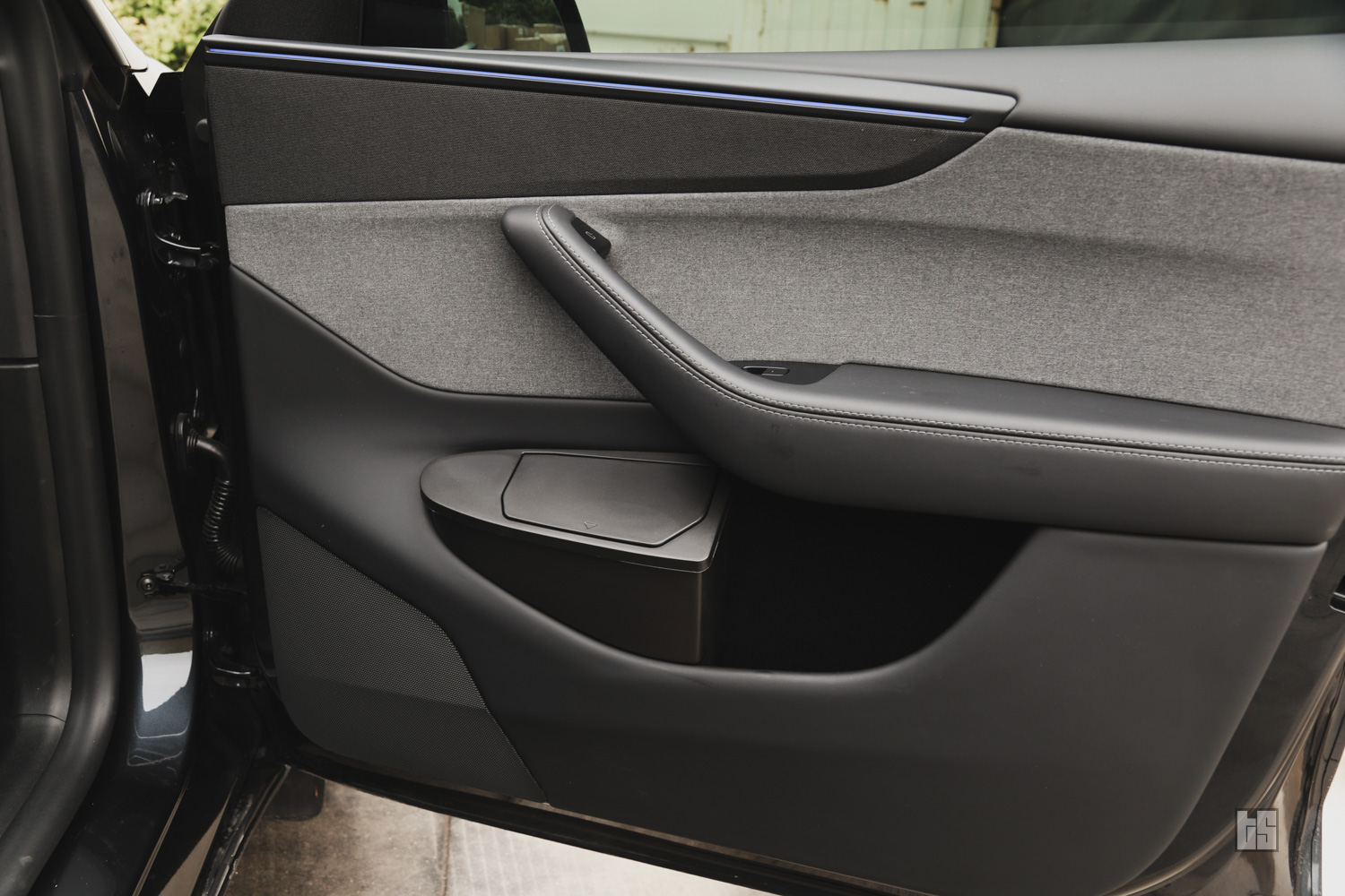 Tesla Model Y Front Door Trash Cans
