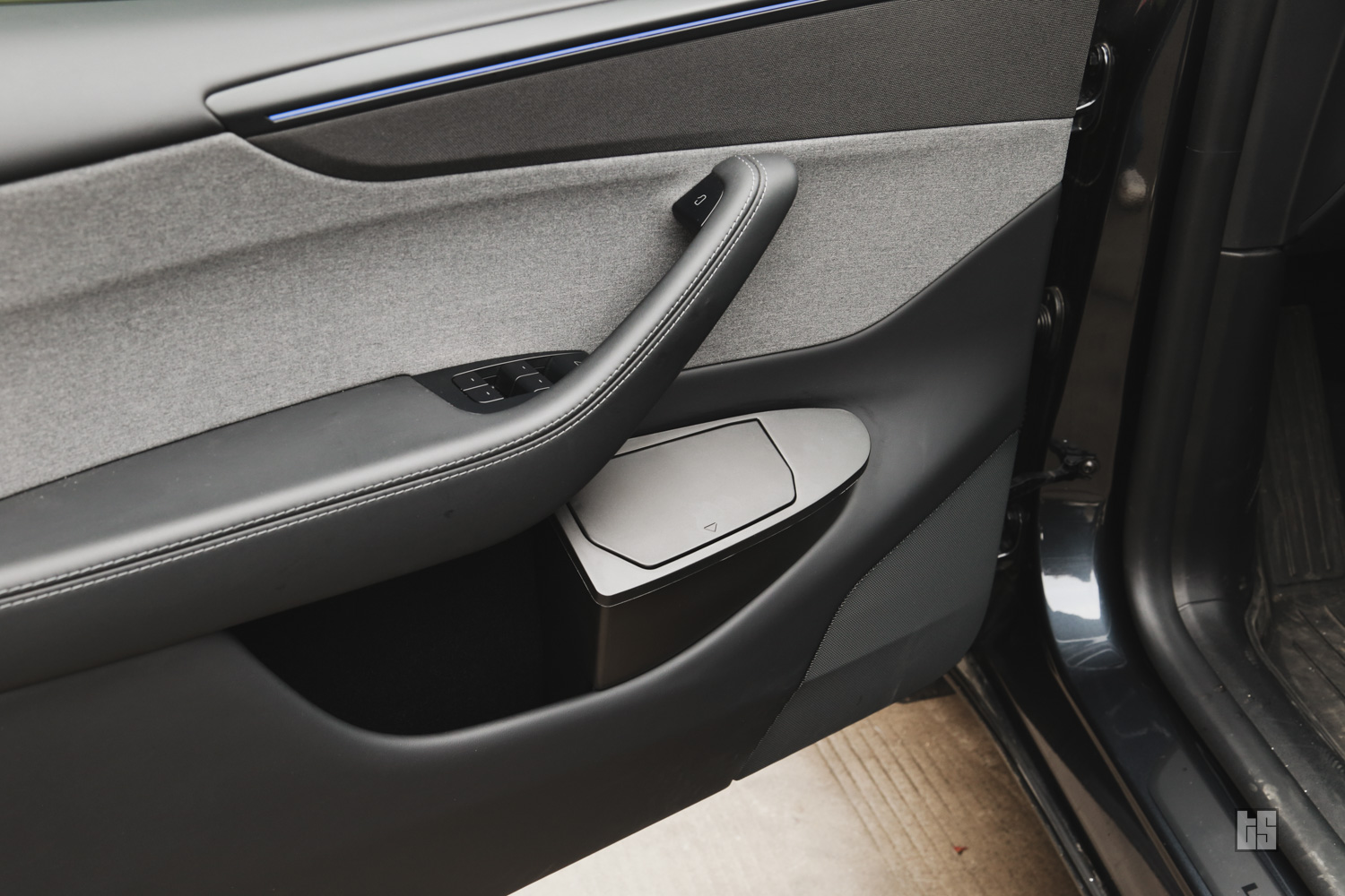 Tesla Model Y Front Door Trash Cans