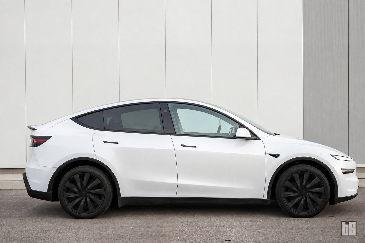 Tesla Model Y Juniper Wheel Cover - Touring Black